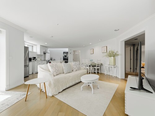 Bright 3BR Home Near UBC & Vancouver Hotspots