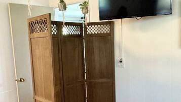 1 dormitorio, tabla de planchar con plancha, wifi gratis y ropa de cama