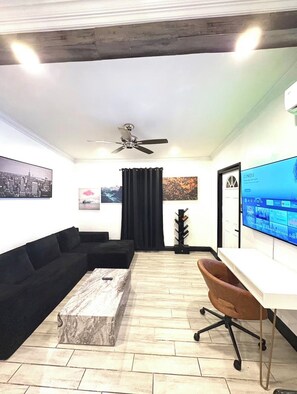 Living area - Luxury Beach Stay Near Hollywood & Miami Hotspots (West Park)