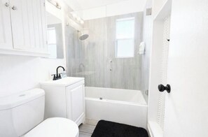 Bathroom - Luxury Beach Stay Near Hollywood & Miami Hotspots (West Park)