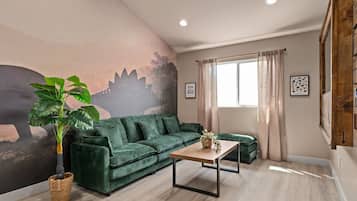 Smart TV, videojuegos, reproductor de DVD y tenis de mesa