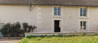 Gîte La Chapelière: Private Terrace, Garden & Wi-Fi in Assay, Loire Valley