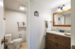 Shower, hair dryer, shampoo - Rockies Alpine Haven (Steamboat Springs)