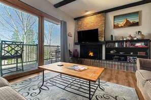 TV, fireplace, offices - Rockies Alpine Haven (Steamboat Springs)
