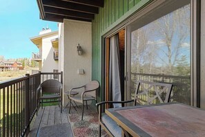 Outdoor dining - Rockies Alpine Haven (Steamboat Springs)