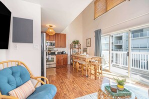TV, offices - Oceanside Condo by the Beach (Ocean City)