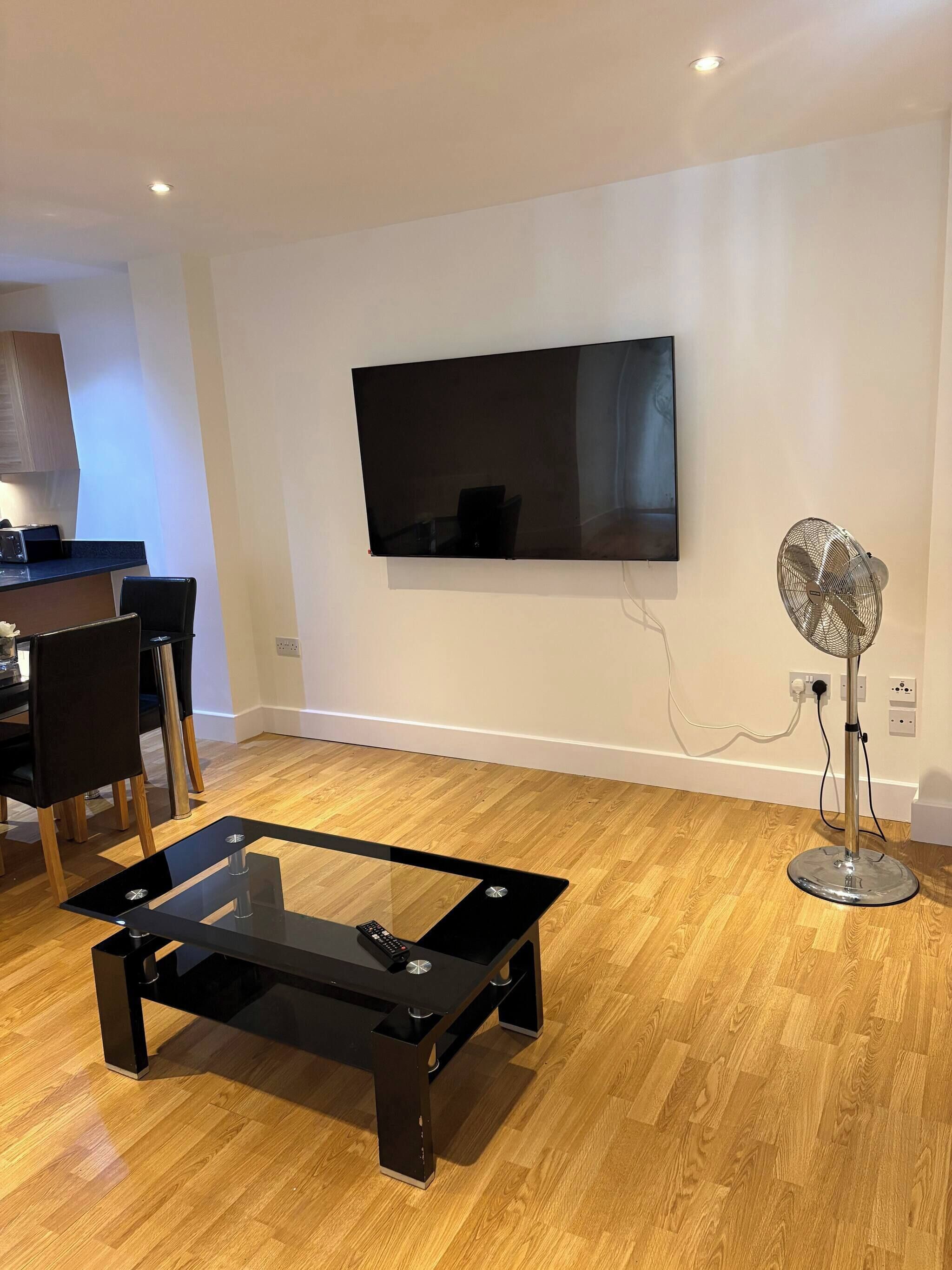 Apartment, 1 Bedroom, Accessible, Balcony | Living room