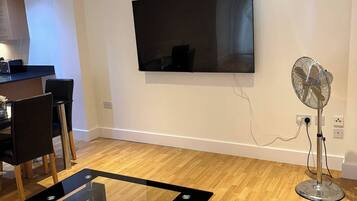 Apartment, 1 Bedroom, Accessible, Balcony | Living room