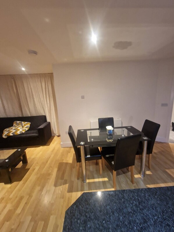 Apartamento, 1 habitación, accesible para personas con discapacidad, balcón | Sala de estar