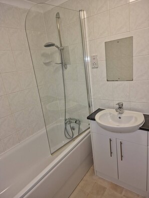 Apartment, 1 Schlafzimmer, barrierefrei | Badezimmer