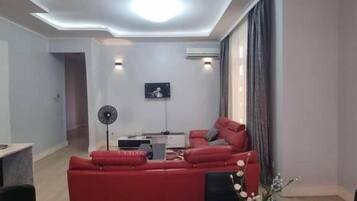 Apartment, 2 Bedrooms | Dining