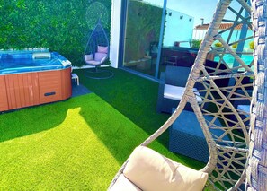 Terrace/patio - Year-round Private Pool + Jacuzzi • Romantic Villa Setúbal - 25min Lisbon (Setúbal)