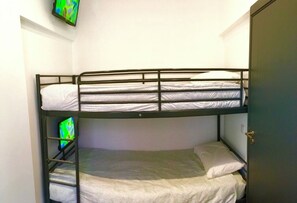 2 bedrooms, iron/ironing board, WiFi, bed sheets - Year-round Private Pool + Jacuzzi • Romantic Villa Setúbal - 25min Lisbon (Setúbal)
