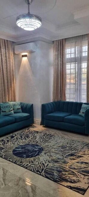 Căn hộ, 2 phòng ngủ | Phòng khách