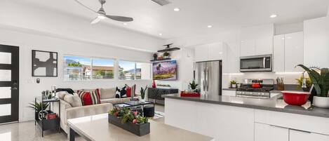 ハウス ベッド (複数台) プールアクセス (Sunview) | 専用キッチン