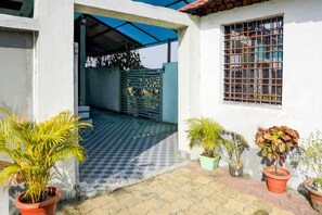 House | Meja sambut tetamu