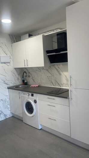 Apartment, 1 Bedroom, Accessible, Smoking | Laundry - Resort con Piscinas y Toboganes, con Vistas al mar (Torremolinos)
