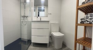 Bathroom - Resort con Piscinas y Toboganes, con Vistas al mar (Torremolinos)