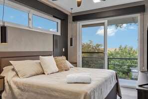 3 bedrooms, iron/ironing board, free WiFi - Spectacular house at Surfcity. A/C. Wifi, Pool (El Sunzal)