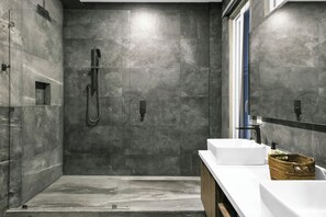 Handtücher, Seife, Toilettenpapier