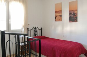 Room - 4 Bed Fantastic Apt, Private Pool Close to Golf, Beach and Entertainment (Villamartín)