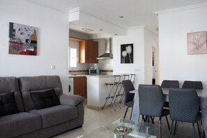 Living area - 4 Bed Fantastic Apt, Private Pool Close to Golf, Beach and Entertainment (Villamartín)