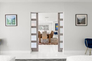 Comfort Villa | Iron/ironing board, free WiFi, bed sheets - Casa Oasis by Glam Homes (Ojus)
