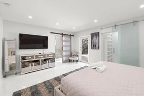 Comfort Villa | Iron/ironing board, free WiFi, bed sheets - Casa Oasis by Glam Homes (Ojus)