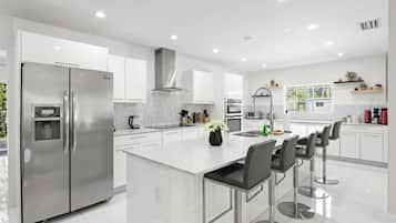 Comfort Villa | Private kitchen