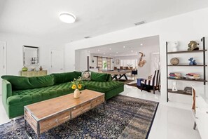 Comfort Villa | Living area - Casa Oasis by Glam Homes (Ojus)