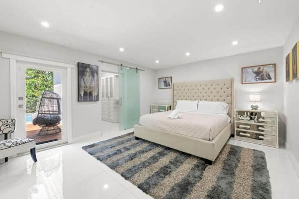 Comfort Villa | Iron/ironing board (on request), WiFi (free), bed sheets