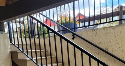Clayton Heights Private Suite