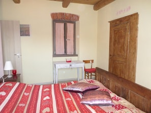 Room - Vrbo Property (Armeno)
