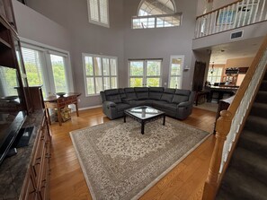 Living area - Beautiful home directly on the river with beautiful views (Bradenton)