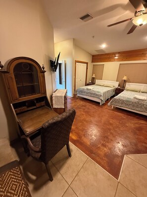 Room - Beautiful home directly on the river with beautiful views (Bradenton)