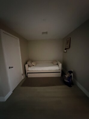 2 bedrooms, WiFi, bed sheets - Bright 2-bedroom apartment with AC in beautiful Sunny Isles Beach (Sunny Isles Beach)