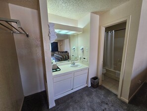 Bathroom - Executive Inn (Comfort)