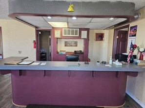 Lobby - Executive Inn (Comfort)