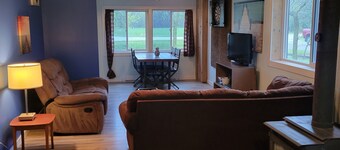Lake Shack | Cozy Year Round 2-BR | Gimli/Sandy Hook