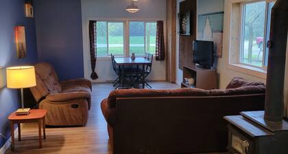 Lake Shack | Cozy Year Round 2-BR | Gimli/Sandy Hook