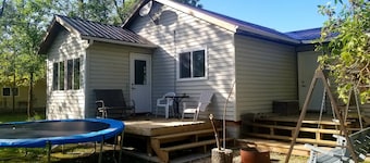 Lake Shack | Cozy Year Round 2-BR | Gimli/Sandy Hook