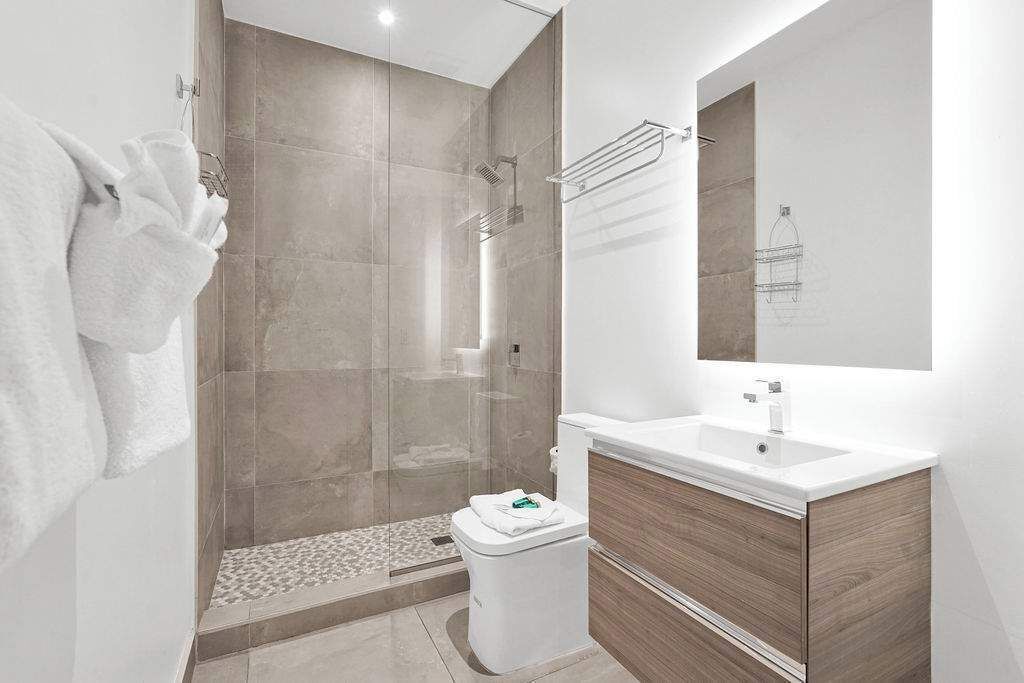 Shower, towels, shampoo
