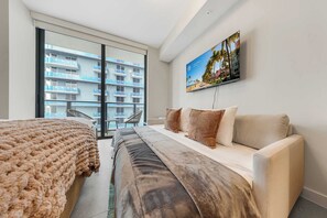 Iron/ironing board, WiFi, bed sheets - Studio Walk to FIFA Fan Fest | Rooftop Pool (Miami)