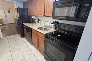 Fridge, microwave, oven, stovetop - Modern Oceanfront Penthouse at Camelot by the Sea (Myrtle Beach)