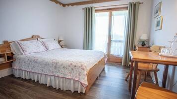Standard Room, 1 Queen Bed