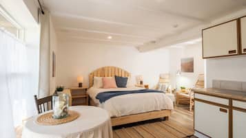 Room, 1 Queen Bed, Ground Floor