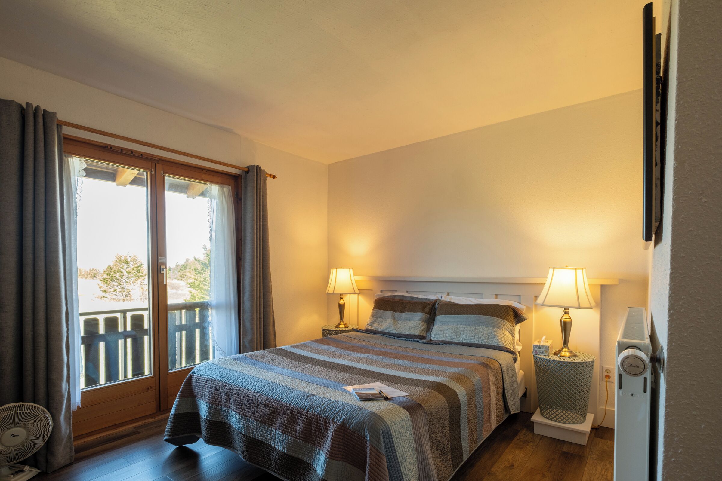 Deluxe Room, 1 Queen Bed, Partial Sea View | Iron/ironing board