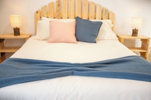 Room, 1 Queen Bed, Ground Floor