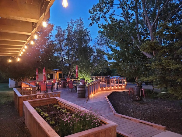 Outdoor dining
