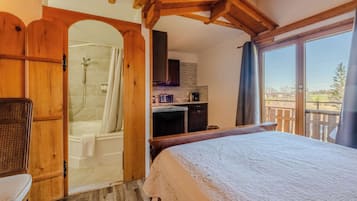 Junior Suite, Balcony, Garden View | Iron/ironing board